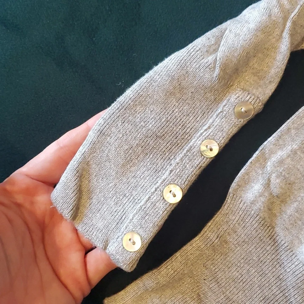 Kenneth Cole v-neck sweater - Picture 3 of 3